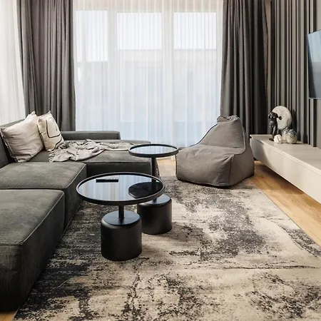 Apartment Mandala Designer With Free Private Parking, Near Mall Coresi *