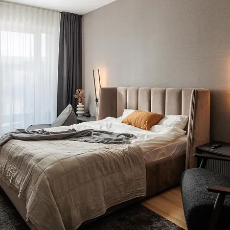 Apartment Mandala Designer With Free Private Parking, Near Mall Coresi