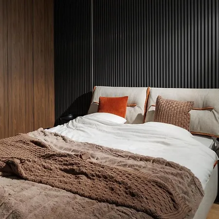 Apartment Mandala Designer With Free Private Parking, Near Mall Coresi
