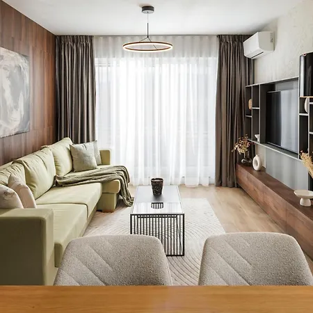 Mandala Designer With Free Private Parking, Near Mall Coresi Apartment *